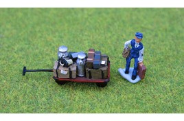 OO Gauge Loaded Platform Trolley And Porter with Luggage
